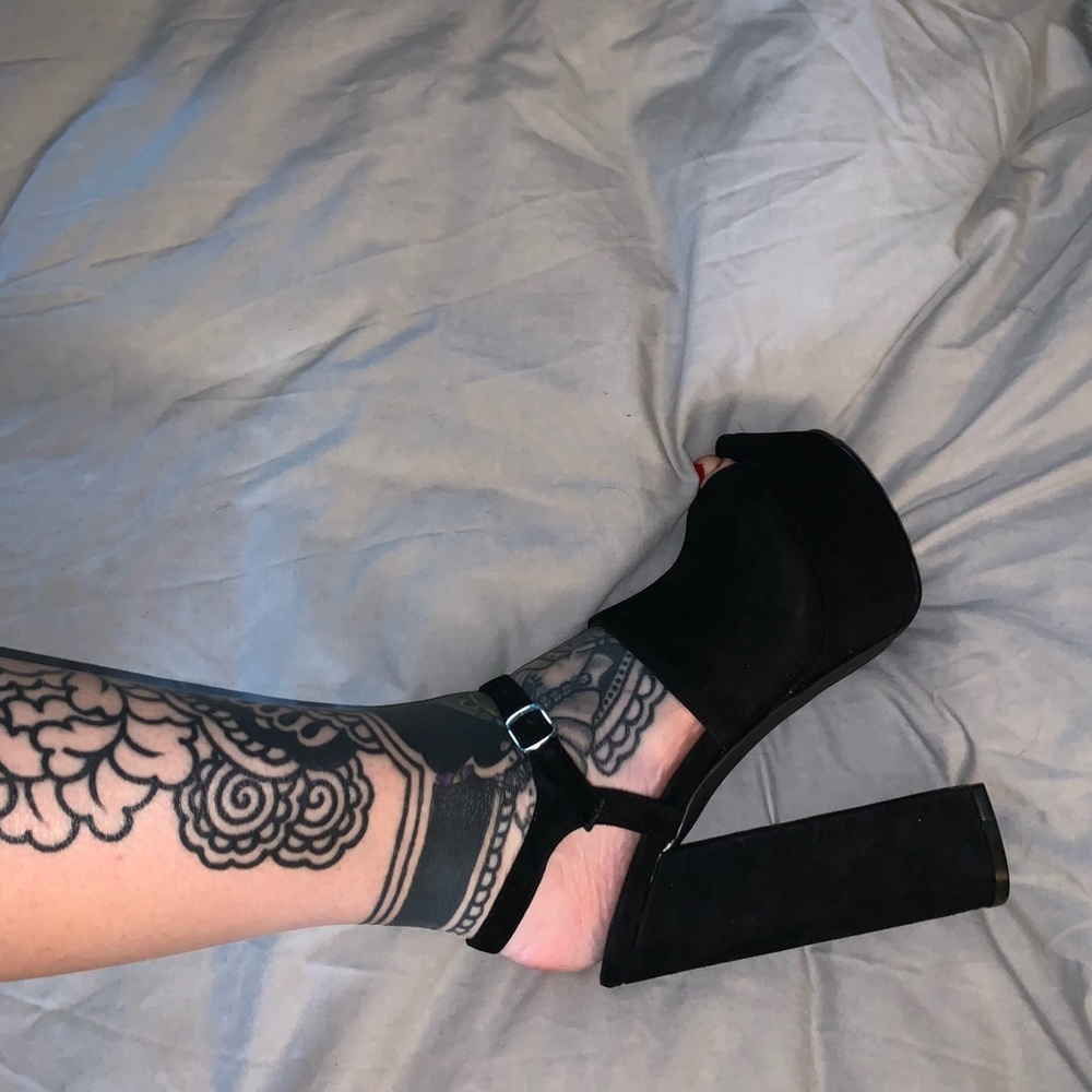 Steve Madden black suede platforms